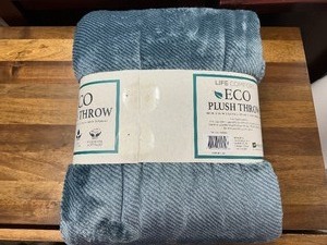 lot 206 image: New Life Comfort Eco Plush Throw Blanket 60 x 72