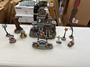 lot 207 image: Disney Halloween Thing