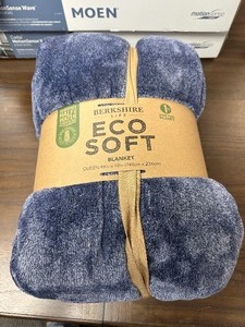 lot 322 image: New Berkshire Life Eco Soft Blanket - Blue Queen Size 98 x 92