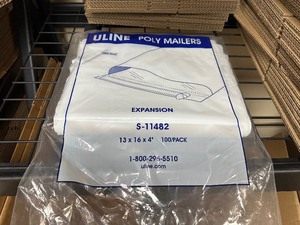 lot 334 image: New Uline Poly Expansion Mailers 13 x 16 x 4 - Package Not Full