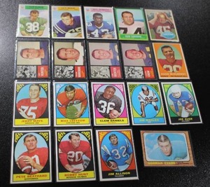 lot 22 image: Vintage 1960s Topps Football Card Lot  19 Cards Mid Grade or Better