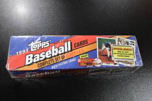 lot 77 image: 1993 Topps Baseball Complete Factory Sealed Set