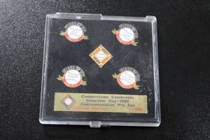 lot 122 image: 1999 Cooperstown Hall of Fame Pin Set  1999 Exist