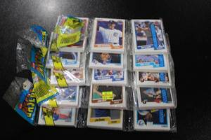 lot 125 image: 1990 Fleer Baseball Rak Pack Unopened Pack Lot  5 Packs