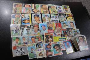 lot 129 image: Mixed Years Vintage Baseball Cards  105 Cards Extremely Low to Low Grade w Creases