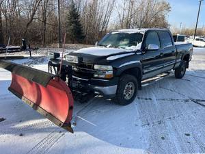 lot 1 image: 2002 Chevrolet Silverado 2500HD Plow Truck 4x4