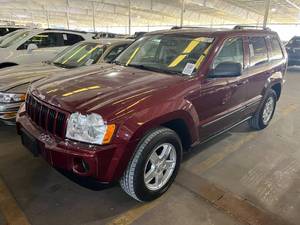lot 11 image: 2007 Jeep Grand Cherokee Laredo 4x4...LOW MILES