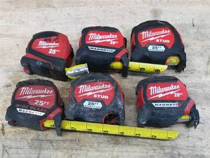 lot 102 image: Lot of 6 - Non-Working Milwaukee Tape Measures