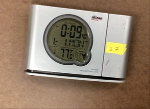 lot 37 image: Silicon scientific Atomic Projection Clock