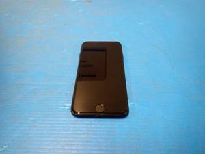 lot 11 image: Apple&nbspiPhone 7 A1660  32GB of storage  Cellular Carrier Unlocked  Includes Charging Cable 