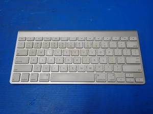 lot 68 image: Apple Wireless Keyboard A1314