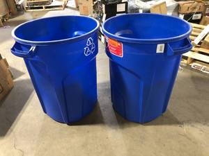 Lot of Rubbermaid Roughneck 32 Gal. Vented Outdoor Recycling Bin Customer Returns See Pictures