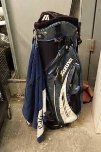 lot 350 image: Mizuno Golf Bag