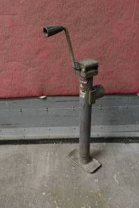 lot 355 image: Bull Dog Trailer Jack