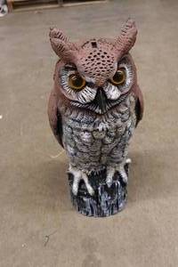 lot 366 image: Plastic Owl Animal Repeller Statue