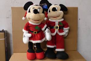 lot 373 image: Disneys Mickey and Minnie Mouse Plush Christmas Porch Buddies