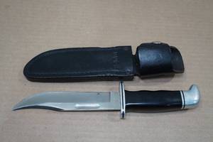 lot 28 image: Buck 119 Special Fixed Blade Knife