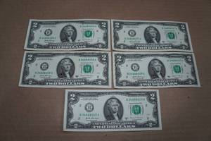 lot 39 image: 5 Uncirculated Sequential US $2 Bills