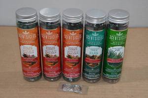 lot 86 image: 5 Assorted Scents of Scenticles Scented Ornaments