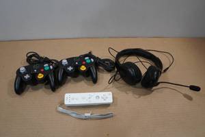 lot 96 image: Gaming Accessories -Controllers and Gaming Headset