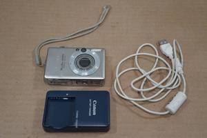 lot 97 image: Canon PowerShot SD 600 Digital Camera