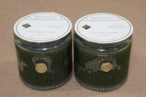 lot 99 image: 2 Aromatique 6oz Candles -The Smell of Tree