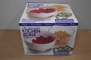 lot 102 image: 3-Piece Kitchen Scale with Measure Container