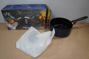 lot 103 image: Rondine Magnifica 3Q Pot with Lid
