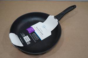 lot 111 image: Mainstay 9.5 Nonstick Skillet