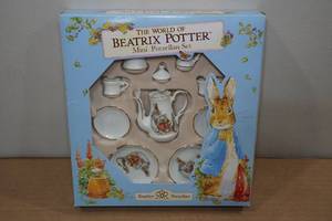 lot 112 image: The World of Beatrix Potter Mini Porcelain Set