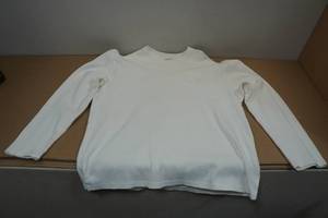 lot 129 image: Calvin Klein Sweater -Large