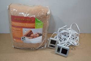 lot 140 image: Biddeford Heated Plush Blanket -Queen