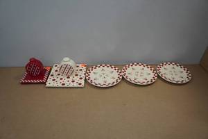 lot 158 image: Stoneware Dish Set