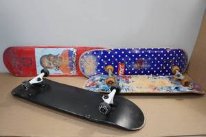 lot 159 image: 4 Skateboards