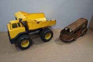 lot 164 image: Tonka Dump Truck with Nylint Trailer
