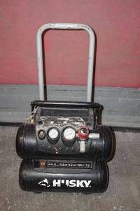 lot 186 image: Husky 4 Gallon Air Compressor