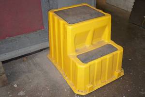 lot 190 image: Large Plastic Steps