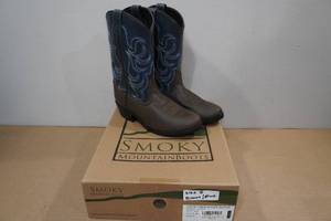 lot 204 image: Smoky Mountain Boots -Youth Size 5