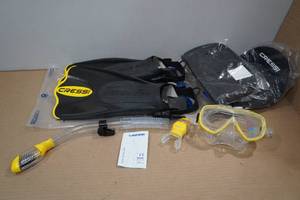 lot 208 image: Cressi Adult Palau Fin Snorkel Set -Fin Size XSS