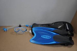 lot 209 image: Cressi Adult Palau Fin Snorkel Set -Fin Size LXL