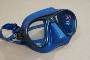 lot 214 image: Cressi Calibro Mask