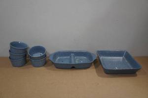 lot 242 image: Azul Ceramic Bakeware Set