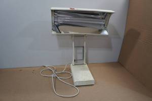 lot 246 image: Northern Light Elite Fluorescent Desk Lamp