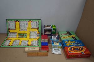 lot 256 image: Assorted Board Games -Clue, Dominos, Electronic Poker