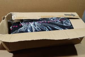 lot 325 image: 20 BlackMaroon Hats