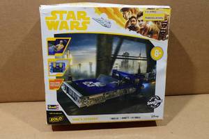 lot 327 image: Revel Star Wars Hans Speeder Model Kit