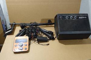 lot 339 image: Sing Trix Amp and Accessories