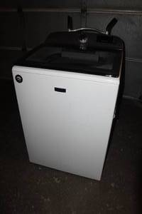 lot 44A image: Maytag 5.2 Cu Ft Top Load Washer