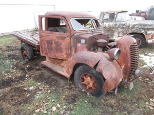 lot 6 image: 30s Diamond T Truck