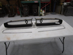 lot 16 image: 1967 GTOLeMans Grill Inserts